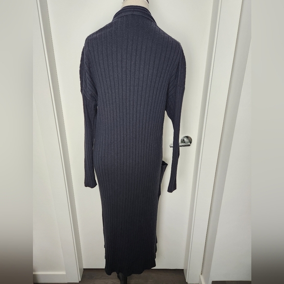 Aritzia Long Black Ribbed Lounge Coat - Picture 4 of 11